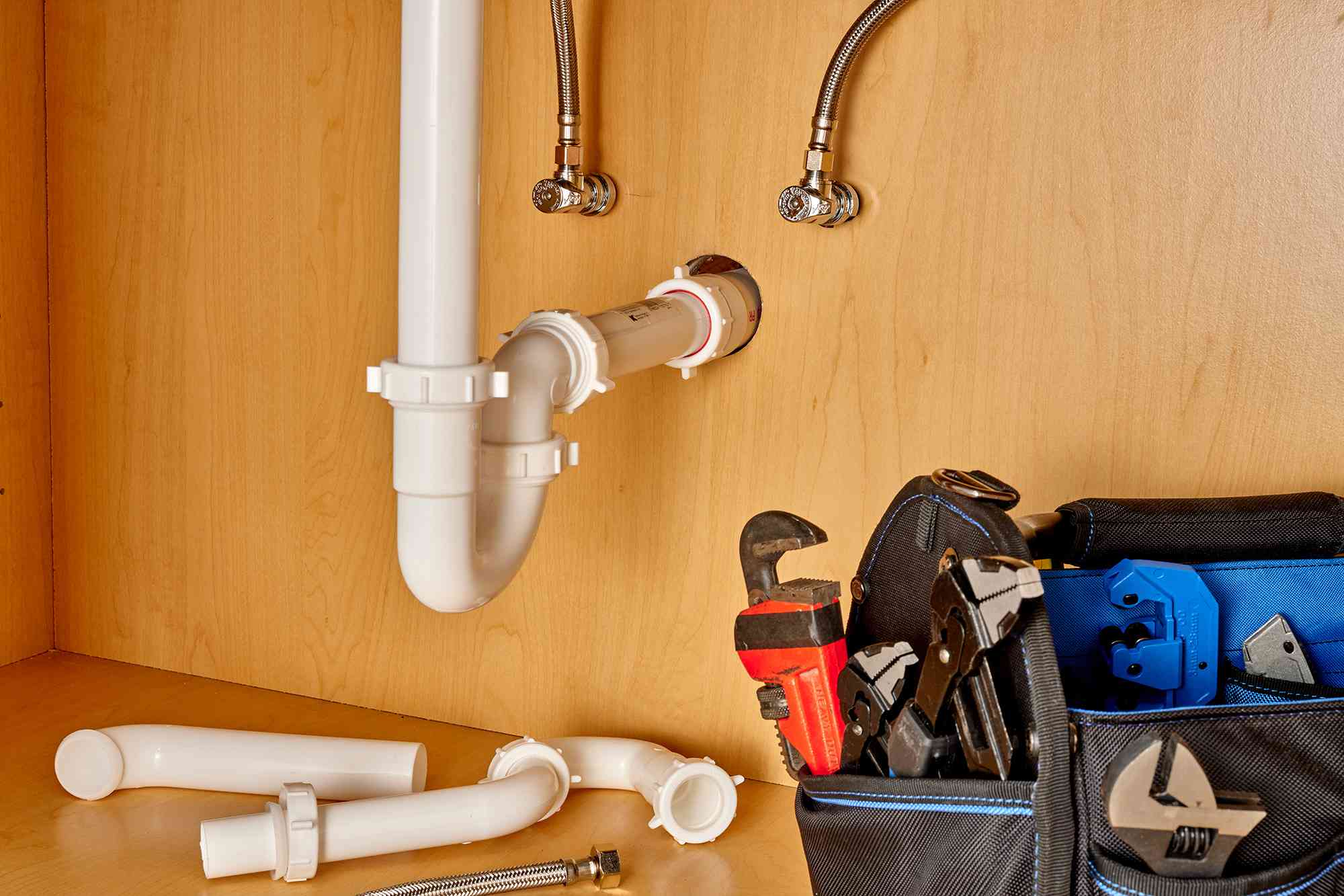 Plumbing Pros Close By: Get Help Right Away!
